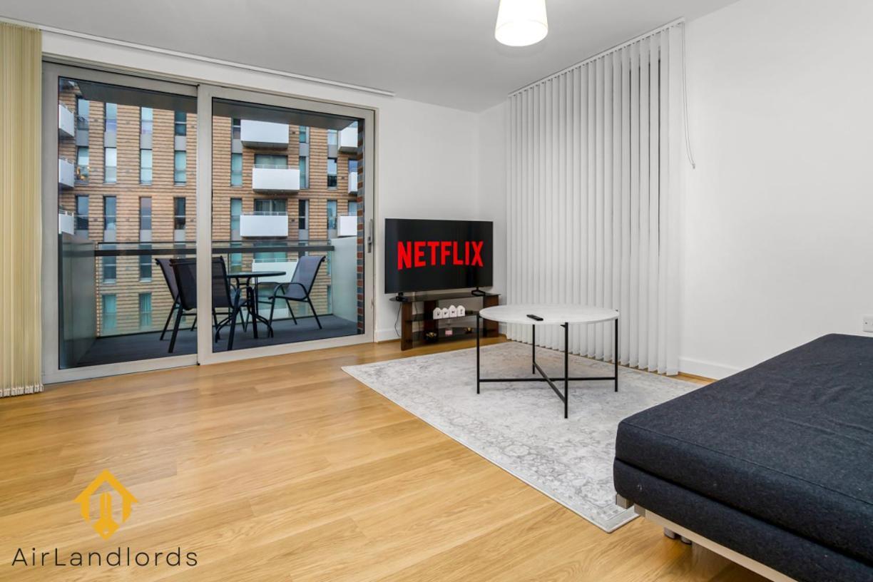 Exclusive 2 Bedroom Flat In Bromley By Bow Londra