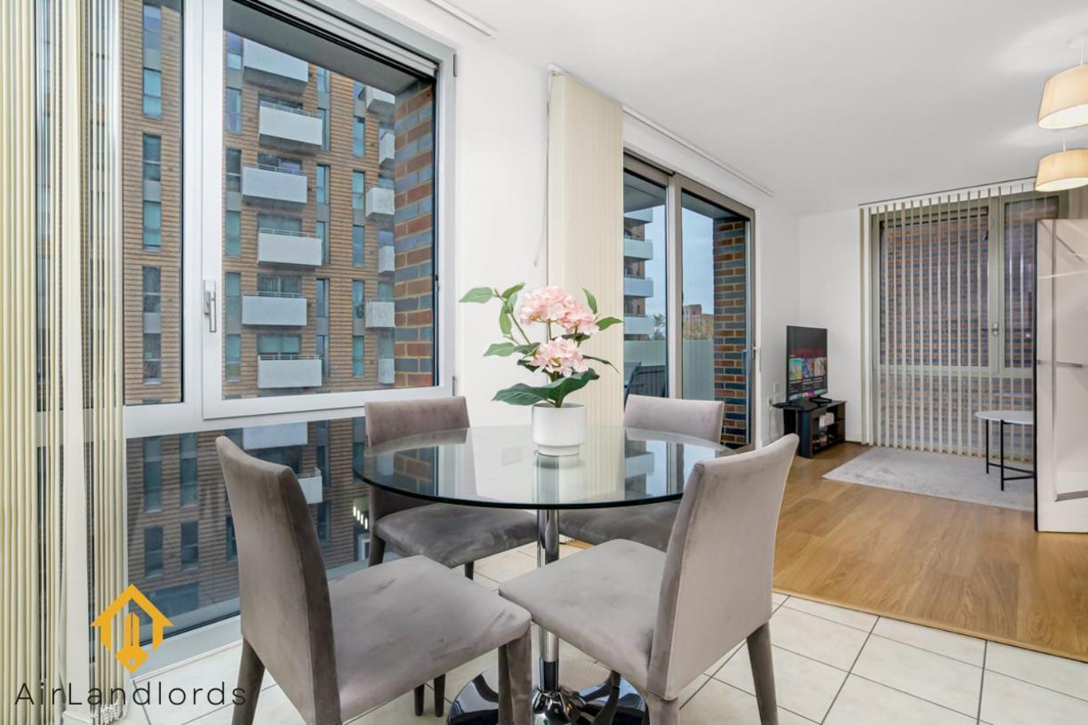 Exclusive 2 Bedroom Flat In Bromley By Bow * Londra